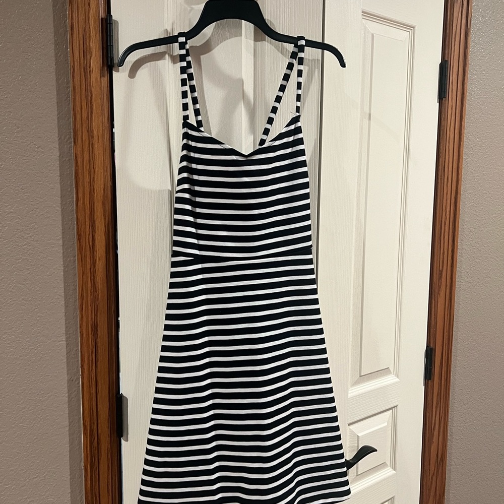 Ladies dress. Size Medium. NWT